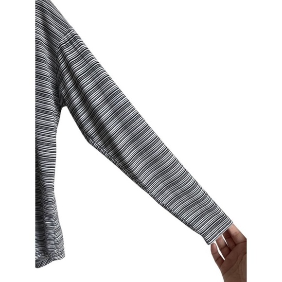 ATHLETA Cloudlight Stratus Striped Top‎ Size XS Black White Oversized Relaxed - Picture 7 of 12